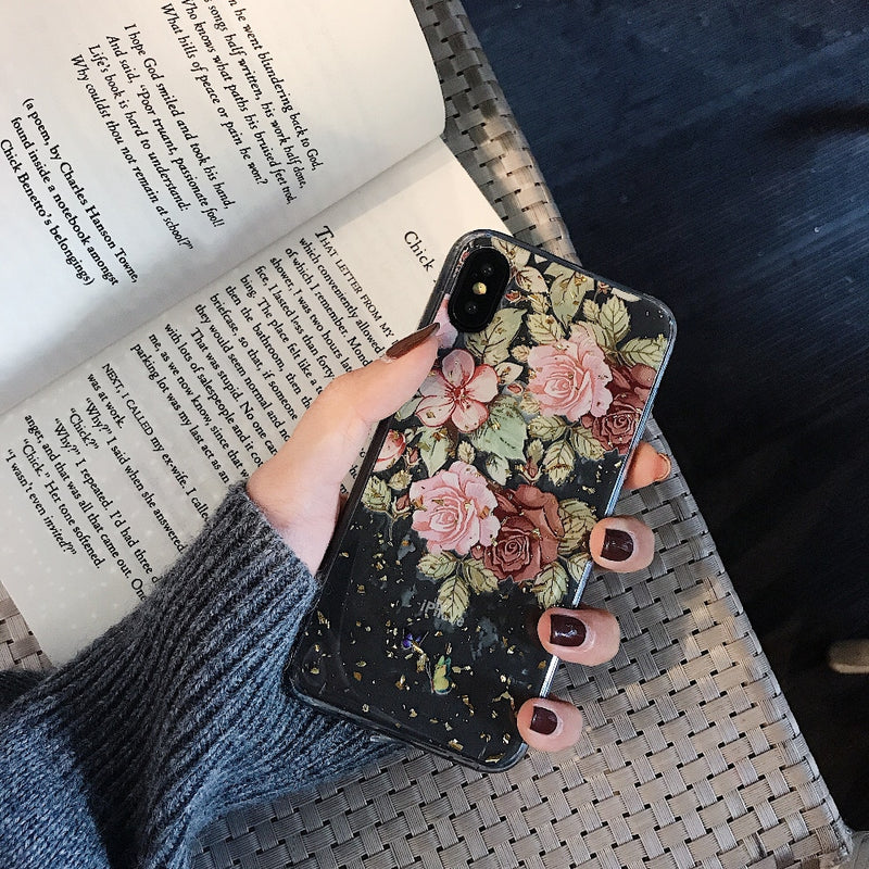 Květinkovaný kryt na iPhone