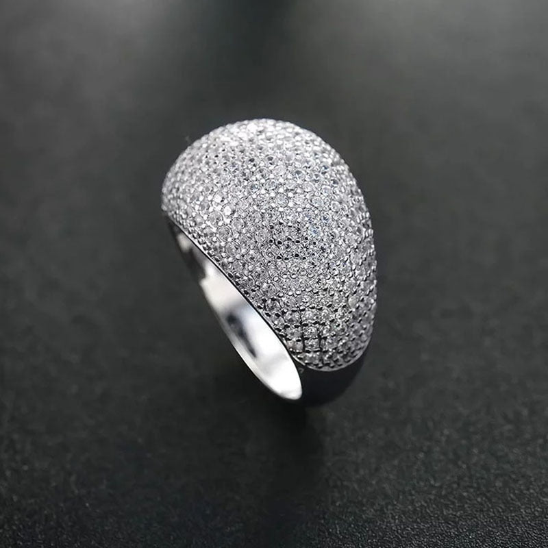 Elegantní prsten osázený zirkony